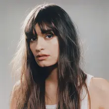 Clara Luciani, artiste jouable au blind test 100 % artistes de ZONNAIR