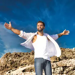 Kendji Girac — artiste jouable dans le blind test 100 % artistes de ZONNAIR
