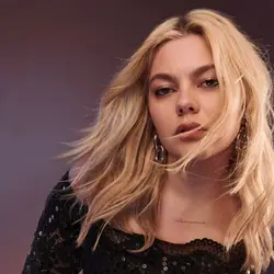Louane — artiste jouable dans le blind test 100 % artistes de ZONNAIR